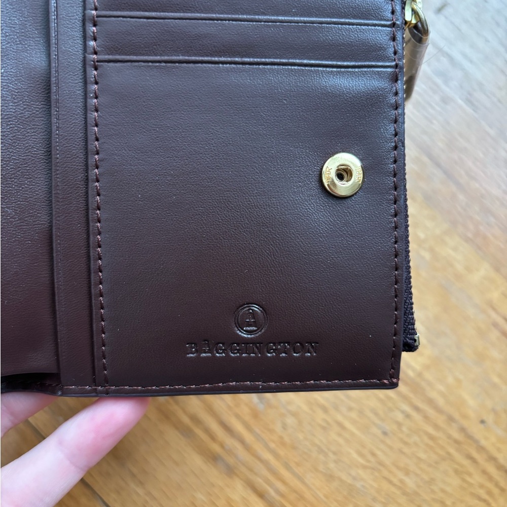 Baggington Chic Brown Leather Wallet - Picture 4 of 7